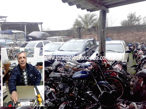 Dezenas de motos e carros aguardam pelo Detran em São Lourenço
