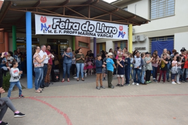 Escola Marina Vargas realizou sua Feira do Livro