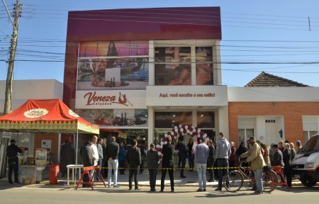VENEZA CALÇADOS inaugurou nesta quarta-feira