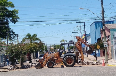 Redutor de velocidade da Júlio de Castilhos esquina Humaitá  está sendo retirado