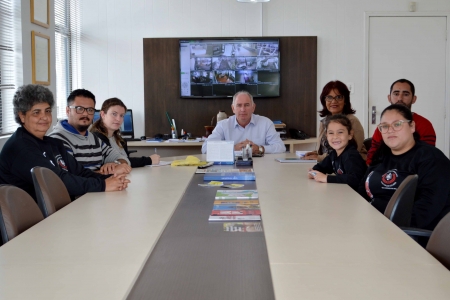 Prefeito recebe representantes da Banda Municipal Luiz Carlos Colvara  