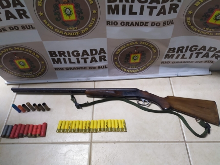 Brigada Militar prende homem com arma de fogo e munições na noite deste sábado (19) em Camaquã