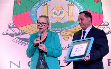 Secretária Arita recebeu homenagem: "Embaixadora da Primeira Infância"