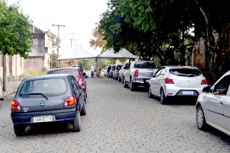 Amanhã, sexta-feira (11) será a vacinação de pessoas com 57 e 56 anos - 700 doses serão disponibilizadas