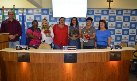 Legislativo aborda a importância da mulher na sociedade e sua presença marcante na educação