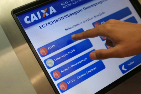 Caixa deposita FGTS emergencial para nascidos em junho