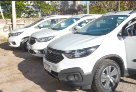 Prefeitura adquire três novos veículos para a Secretaria de Saúde