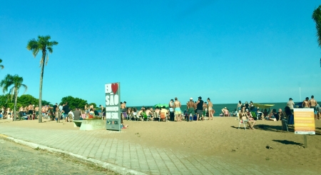 Feriadão de final de ano movimenta as praias lourencianas