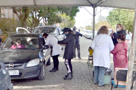 ​HOJE, quarta-feira (11), acontece a vacinação para pessoas com 28 e 29 anos