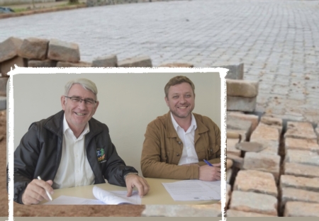 Prefeito Rudinei Härter assinou decretos autorizando pavimentação de cinco ruas