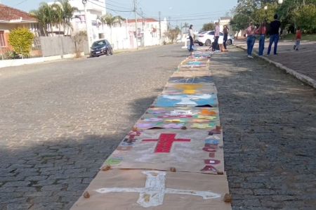 Corpus Christi: montagem dos tapetes, missa e procissão aconteceram nesta quinta-feira (dia 8)