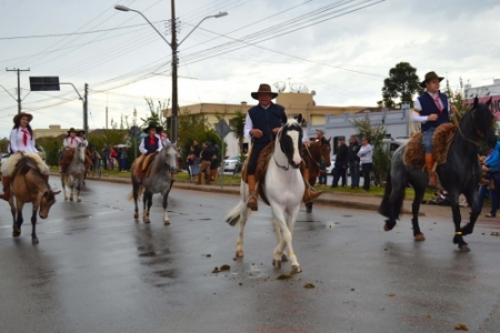 Cultura e solidariedade estão juntas no Desfile Farroupilha
