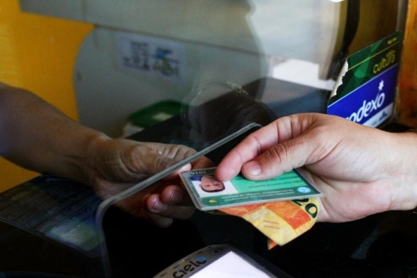 Deputados querem acabar com a meia entrada