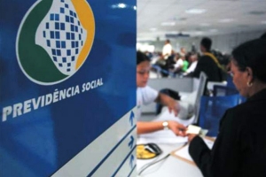 Beneficiários do INSS deverão começar a receber a segunda parcela do 13º, a partir desta segunda-feira (26)