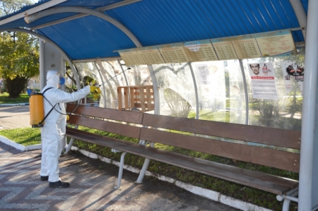 Equipamentos da praça passam por sanitização