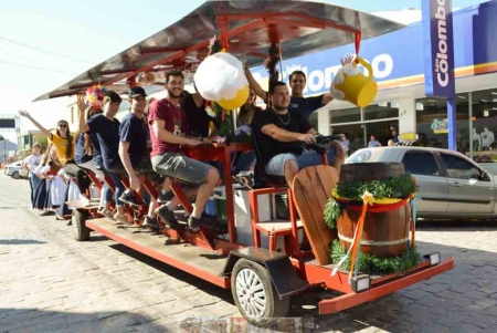 Südoktoberfest promove mais uma tarde divertida no Centro da cidade