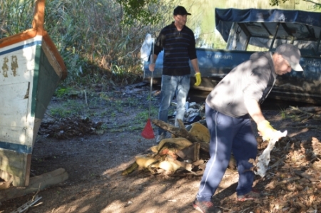Mutirão faz limpeza das margens do arroio São Lourenço