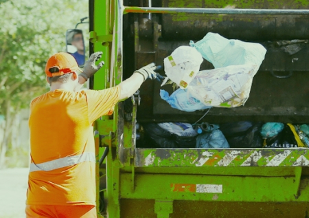 Não haverá recolhimento de lixo orgânico e reciclável no feriado desta segunda-feira (15)