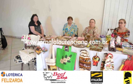 Feira de Natal aconteceu neste domingo no salão da Matriz