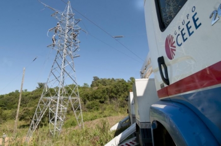 CEEE  comunica o desligamento de energia elétrica neste domingo (4)