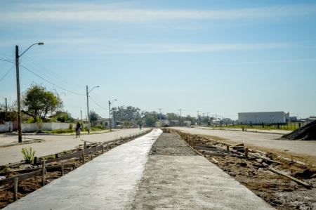 CICLOVIA: Iniciam obras de construção para via de ciclistas na rua Theodoro Henrique Schuch