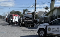 Acidente entre carro e moto na avenida Marechal Floriano Peixoto
