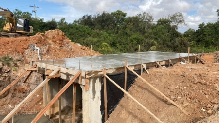 Concretagem de nova estrutura na Estrada da Camponesa e demolição da antiga Ponte dos Härter ocorreram na última segunda (18)