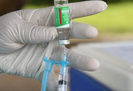 Cerca de 670 mil jovens adultos não voltaram para a segunda dose contra a Covid-19