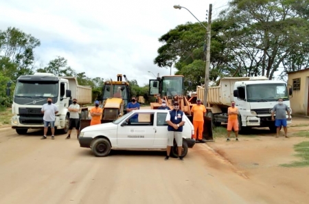 Equipe de recolhimento de entulho trabalha no Centro, Lomba e Medianeira acompanhada da Fiscalização