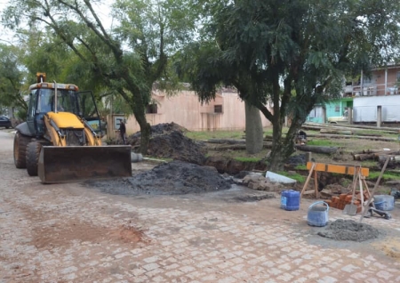 Secretaria de Obras trabalha restaurando tubulações e bocas de lobo para evitar alagamentos