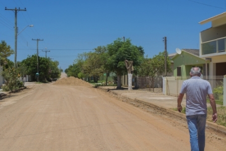 Começa obra de pavimentação na rua Jacob Rheingantz no bairro 7 de Setembro