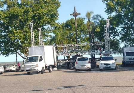 Estrutura para o Festival de Verão Começa a ser montada