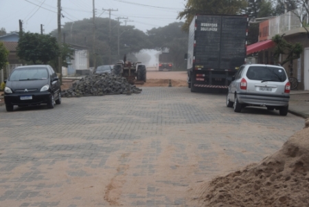 Iniciaram obras de pavimentação na Rua General Argolo