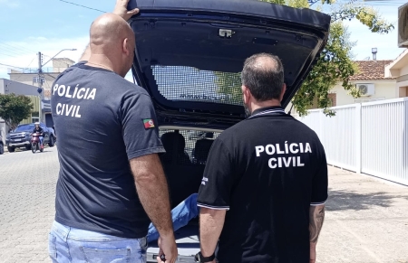 Polícia Civil prendeu homem de 40 anos no bairro Lomba por descumprimento de prisão domiciliar e do uso de tornozeleira eletrônica