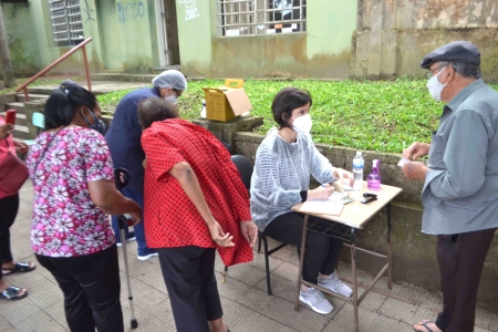 HOJE, segunda-feira (26) acontece a vacinação da primeira dose para pessoas de 60 anos