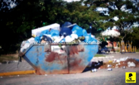 SMOU esclareceu as caçambas cheias de lixo em toda cidade