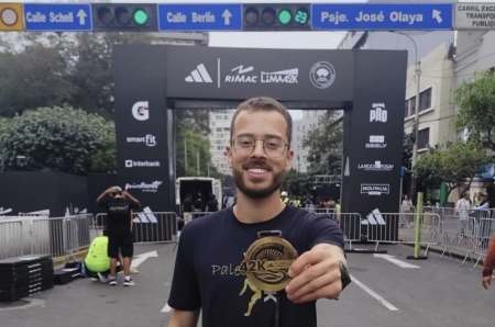 Atleta lourenciano Vinícius Colomby Ruiz faz história na Maratona de Lima 2026