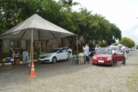 Vacinação dos idosos de 76 e 77 anos acontece nesta sexta-feira (19)