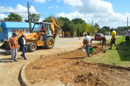 Avançam as obras na rua Alfredo Bergmann