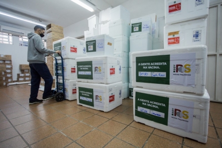 Confira quantas doses de Coronavac e Astrazeneca devem chegar a São Lourenço nesta nesta semana