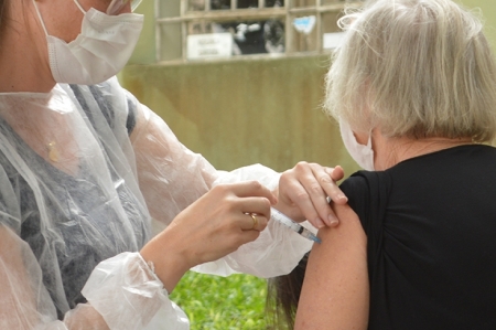 As pessoas com 72, 71 e 70 anos serão vacinadas na próxima semana