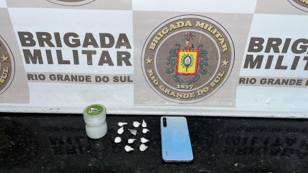 Brigada Militar prendeu indivíduo de 19 anos no bairro Sete de Setembro por tráfico de drogas