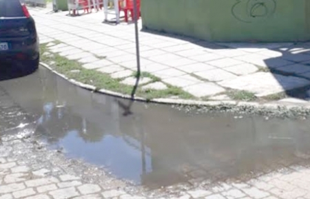 Leitor questiona sobre cheiro de esgoto na Praia das Nereidas após dias de chuva