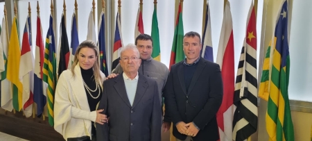 João Lopes Cunha recebeu medalha da 56ª Legislatura que reconhece contribuições à pesca gaúcha
